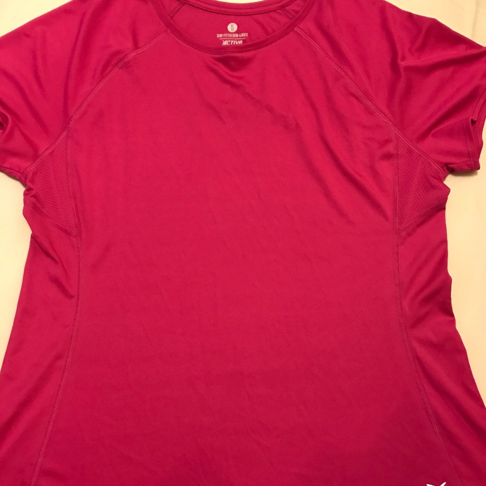 Old Navy Semi-Fitted ACTIVE T-Shirt